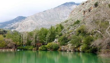 вода-в-озере Воды озера Вотомос на Крите