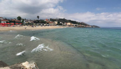 голубая-вода-в-море Голубая вода в море возле Каливеса на Крите