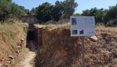 вхрд-в-гробницу Вход в сводчатую гробницу вблизи Малеме на Крите