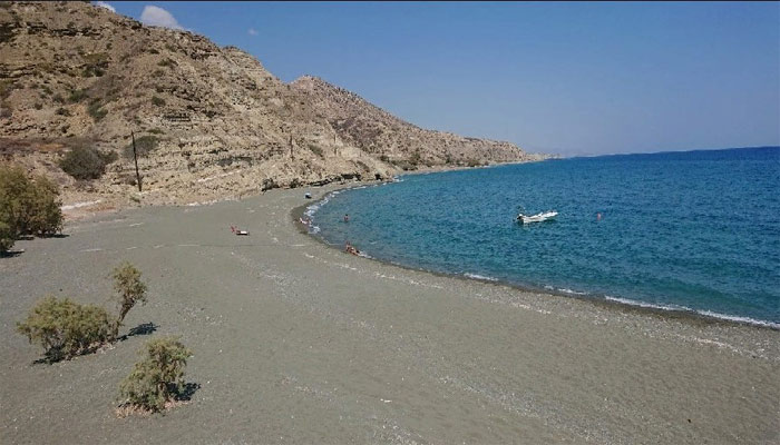 море-и-пляж-в-миртосе Береговая линия пляжа в деревне Миртос на Крите