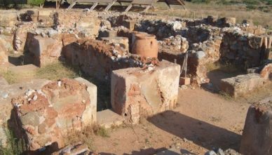 Останки-дворца-Малия Руины старинного дворца Малия в деревне Малия на Крите