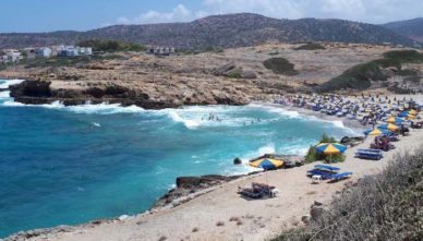 Пляж-Boufos-Beach Оборудованный пляж Boufos Beach в поселке Сисси на Крите
