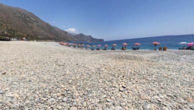 Гиалискари-галечный-пляж-фото Галечный пляж Гиалискари на острове Крит