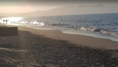 пляж-плататьяс-вечером Вечерний пляж Platanias Beach в Платаниасе на Крите
