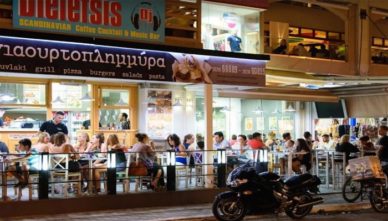 Закусочная-Giaourtoplimmira-Gyros Закусочная Giaourtoplimmira Gyros в Платаниасе на острове Крит