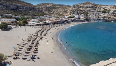 пляж-с-гор Фото пляжа курорта Матала на Крите
