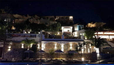 Elounda-Water-Park-Residence-Hotel-4 Фото отеля Elounda Water Park Residence Hotel 4* ночью на курорте Элунда