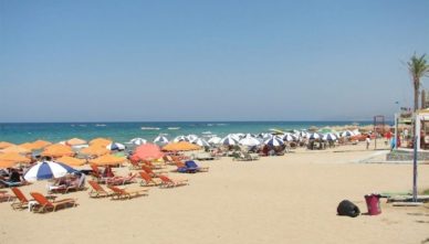 песок-на-пляже Береговая линия пляжа Сталида на острове Крит