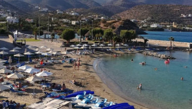 Mirabello-beach Береговая линия пляж Mirabello beach в Агиос Николаос на Крите