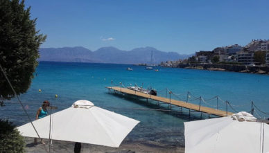 пляж-Minos-beach Частный пляж Minos beach в Агиос Николаос на Крите