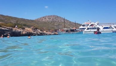 вода на пляже Фото острова Спиналонга