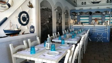 Ресторан морской кухни Zefyros интерьер Ресторан морской кухни Zefyros в Ретимно на Крите