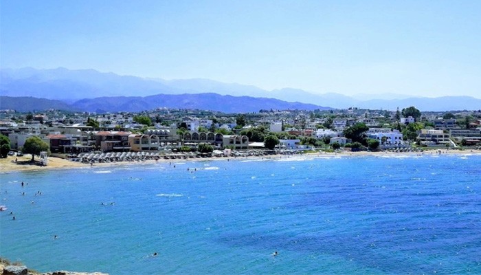 Горы, море и город Ханья на Крите